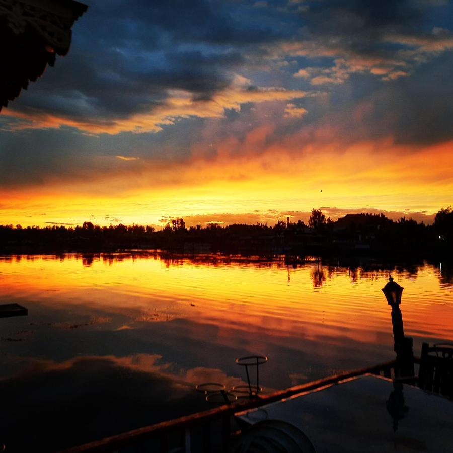 Srīnagar Chicago Group Of Houseboats酒店 外观 照片